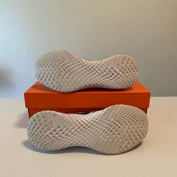 Nike Epic React Flyknit 2 Oreo Running Shoes - Picture 8 of 10